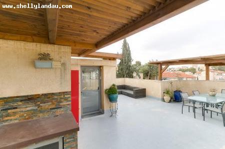 Real Estate Israel - Jerusalem German Colony Marvelous Bauhaus penthouse in prime location on Rehov haTzfira with 185 sq m renovated on one... Shelly Landau Properties
